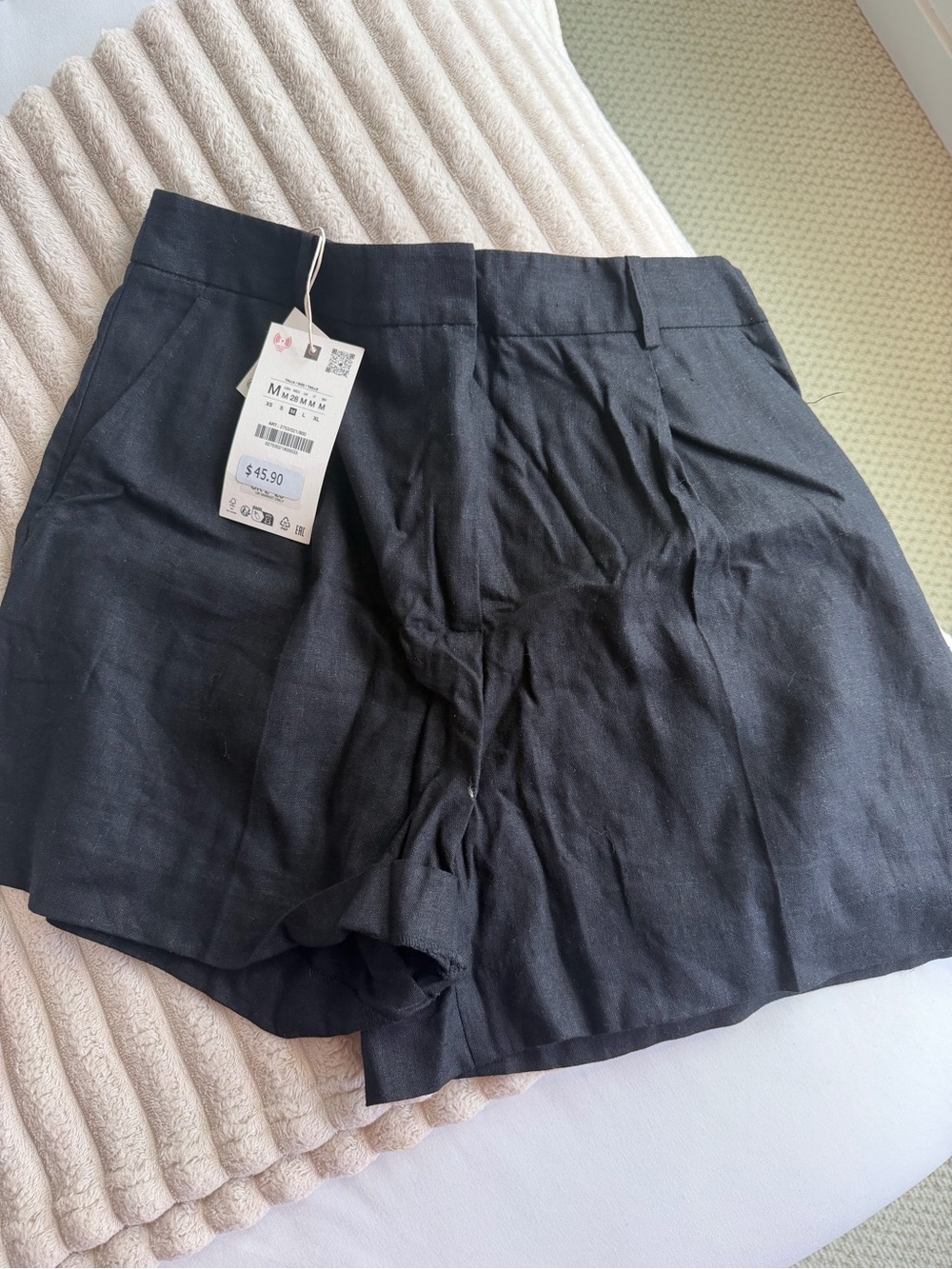 Zara Black High-Waist tailored linen shorts